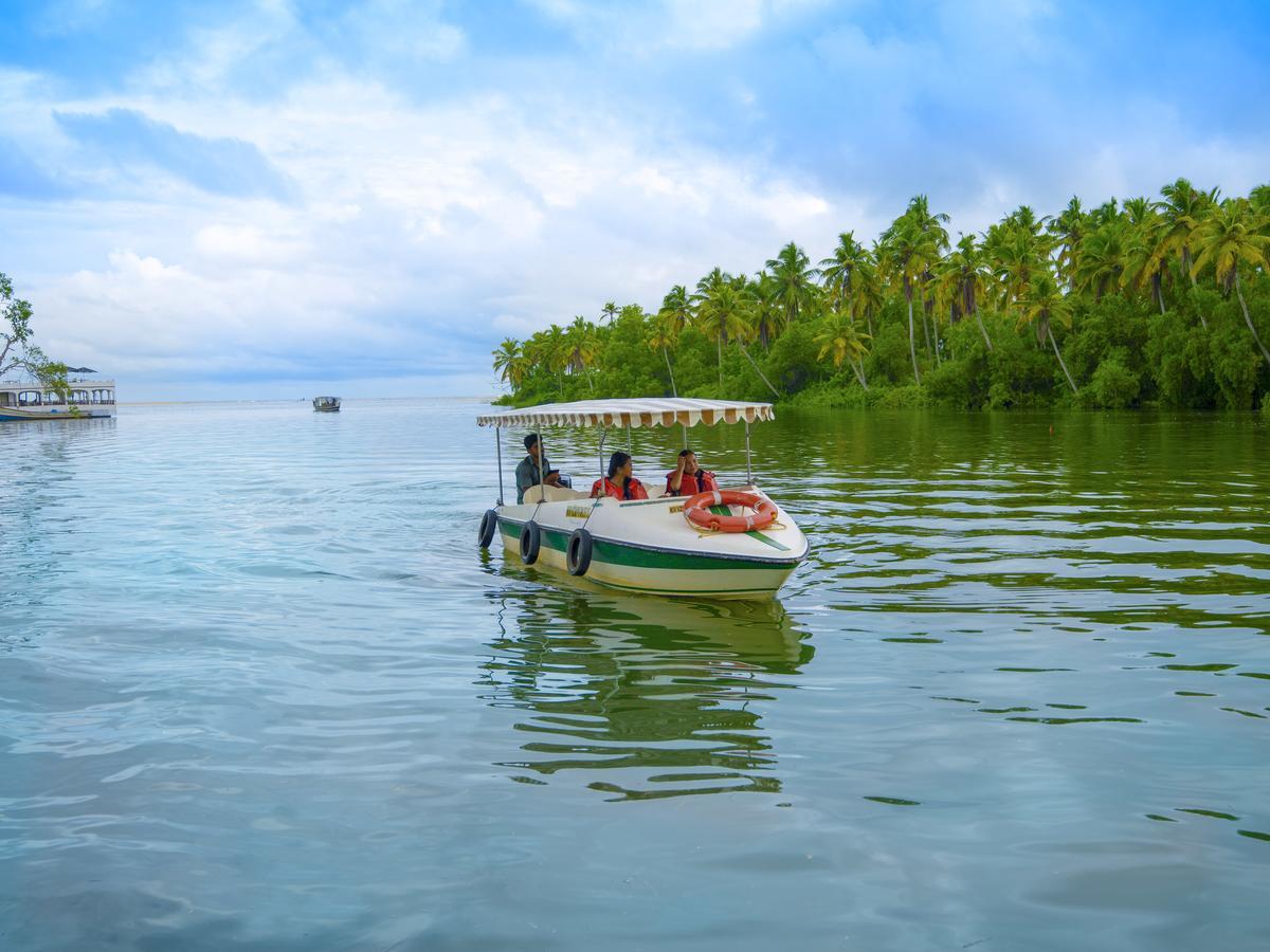 Isola Di Cocco Ayurvedic Beach Resort Poovar Dış mekan fotoğraf